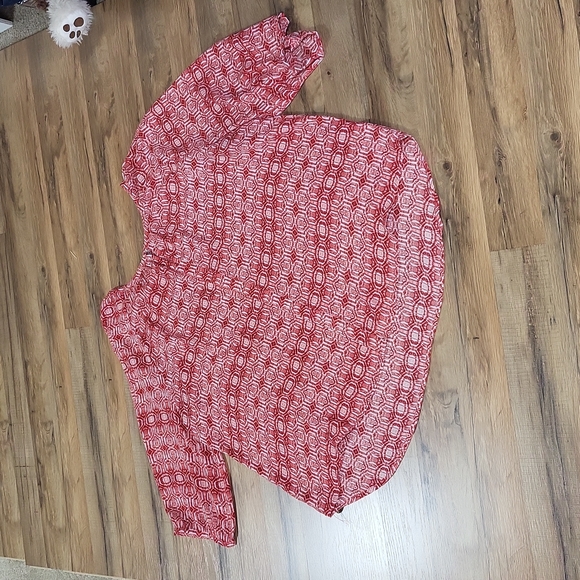 ROZ & ALI WOMAN Semi-Sheer Red & White Geometric 3/4 Sleeve Blouse - Picture 2 of 13